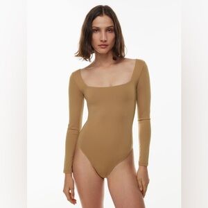 Babaton x Aritzia Contour Squareneck Long Sleeve Bodysuit Constant Camel Medium